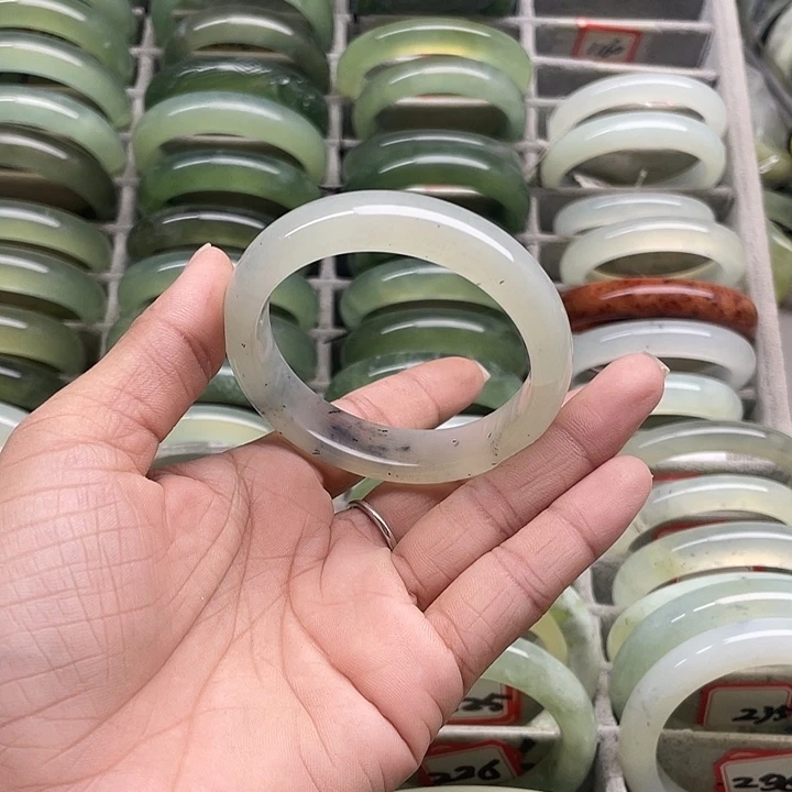 蛇纹石玉未镶嵌手镯215