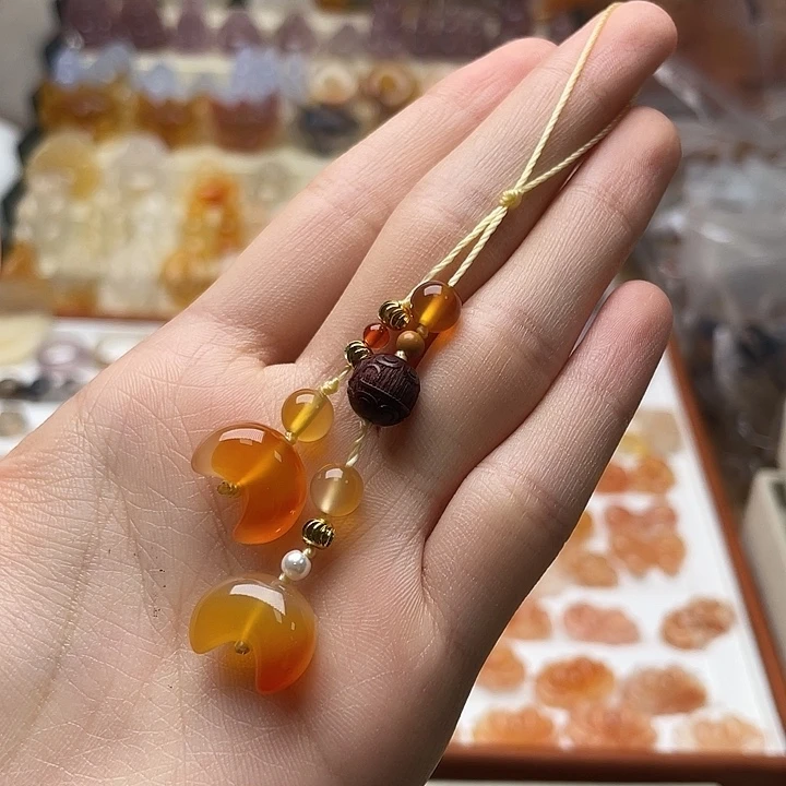 玛瑙/玉髓未镶嵌玛瑙月亮挂饰