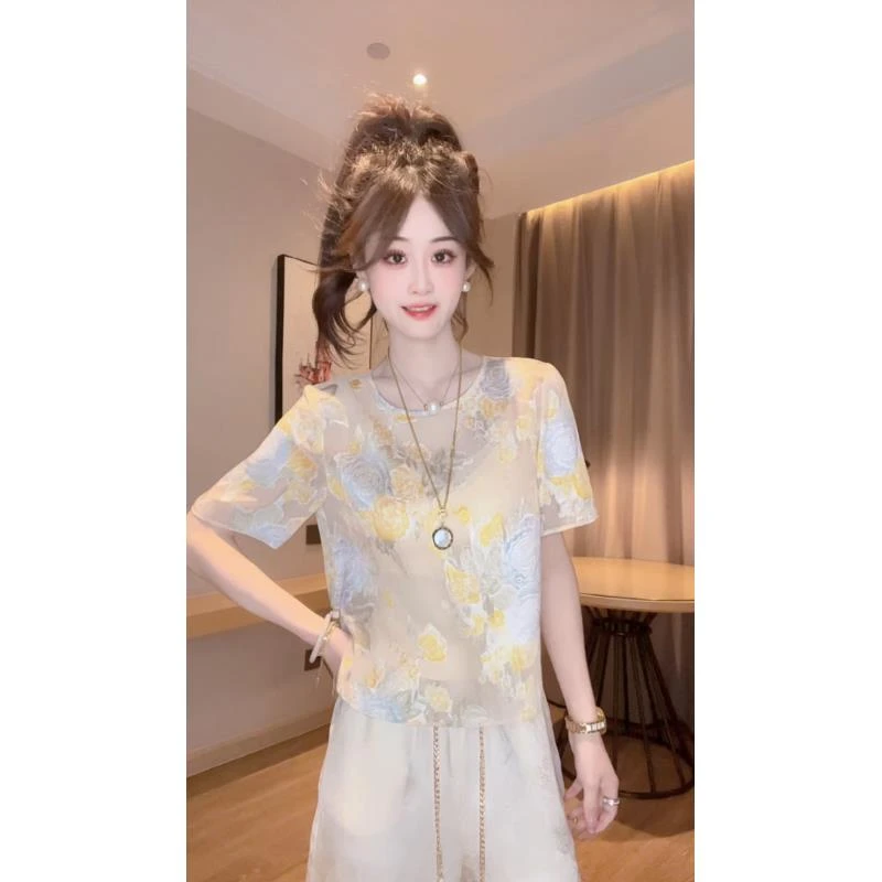 【葵黄】2025夏季轻奢透气气质洋气显瘦时尚百搭修身半袖淡黄T恤