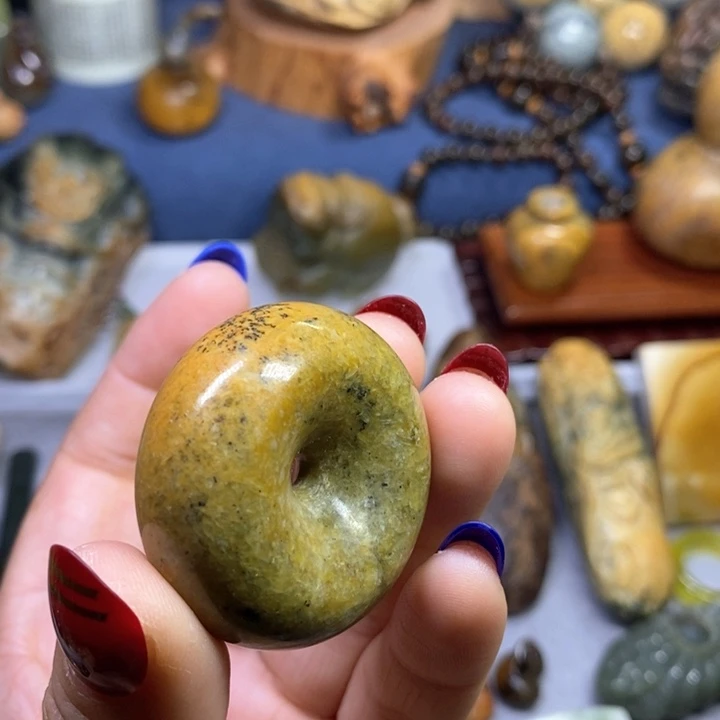 岫岩河磨玉（透闪石质玉）特价未镶嵌