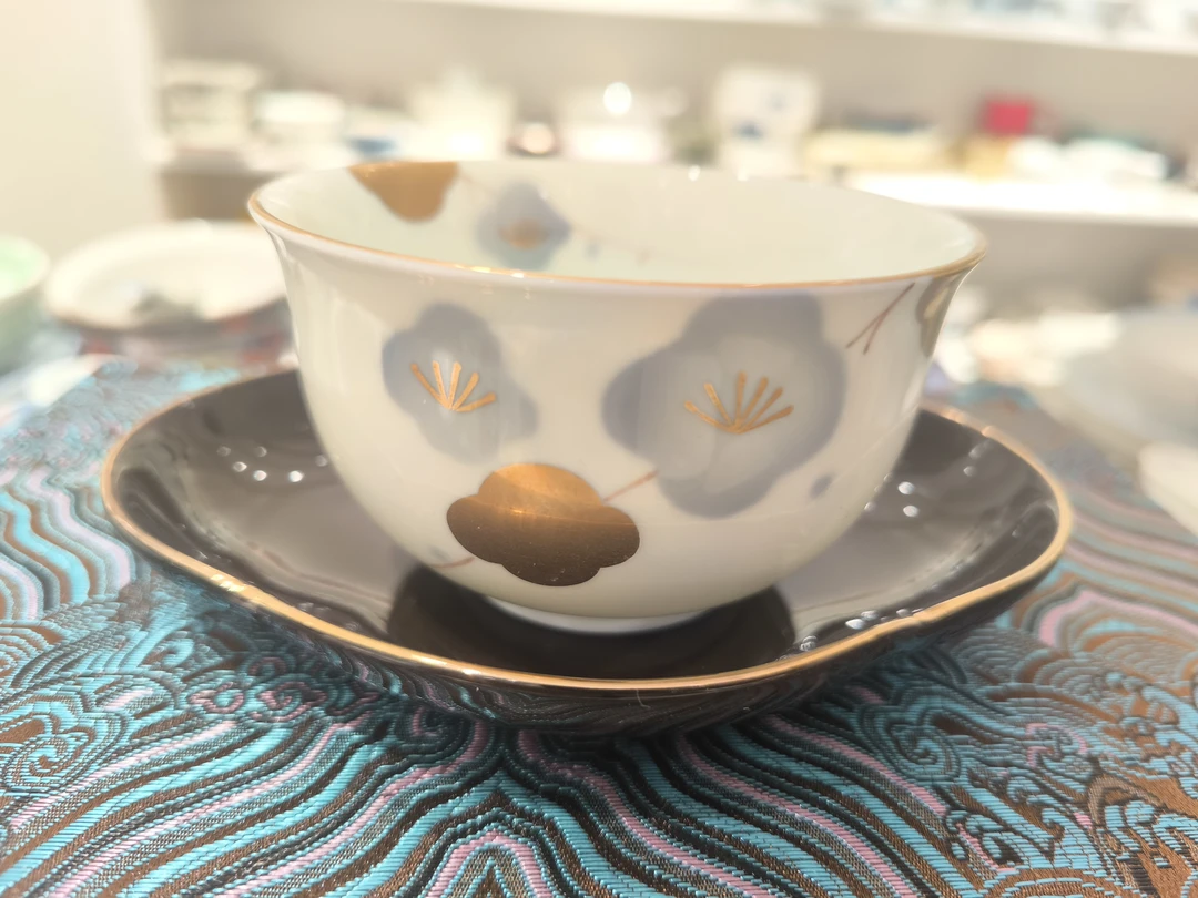 日瓷 炫祥 花型底座描金 茶杯套装