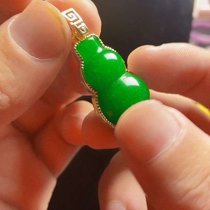 翡翠14K金镶嵌颈饰