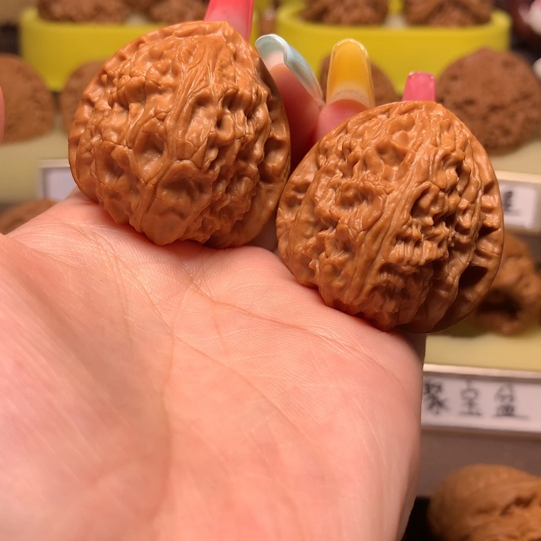 文玩核桃吊坠三角白克重44