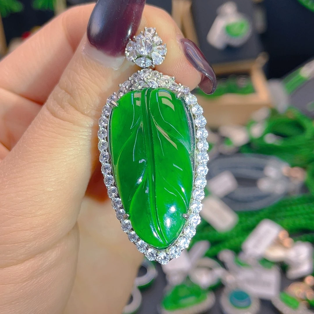 翡翠颈饰未镶嵌叶子吊坠