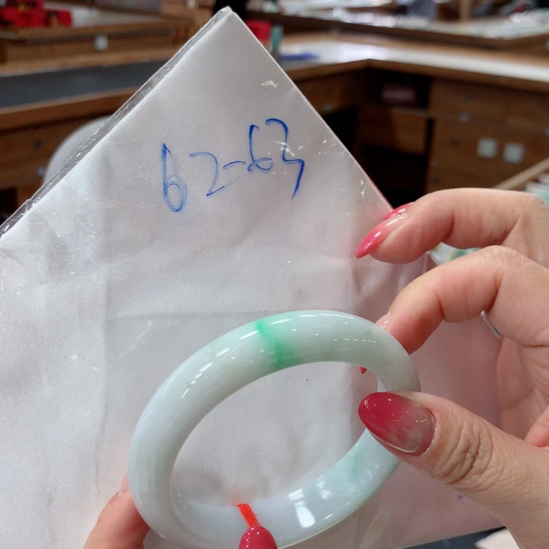 翡翠未镶嵌手镯48小时鉴赏