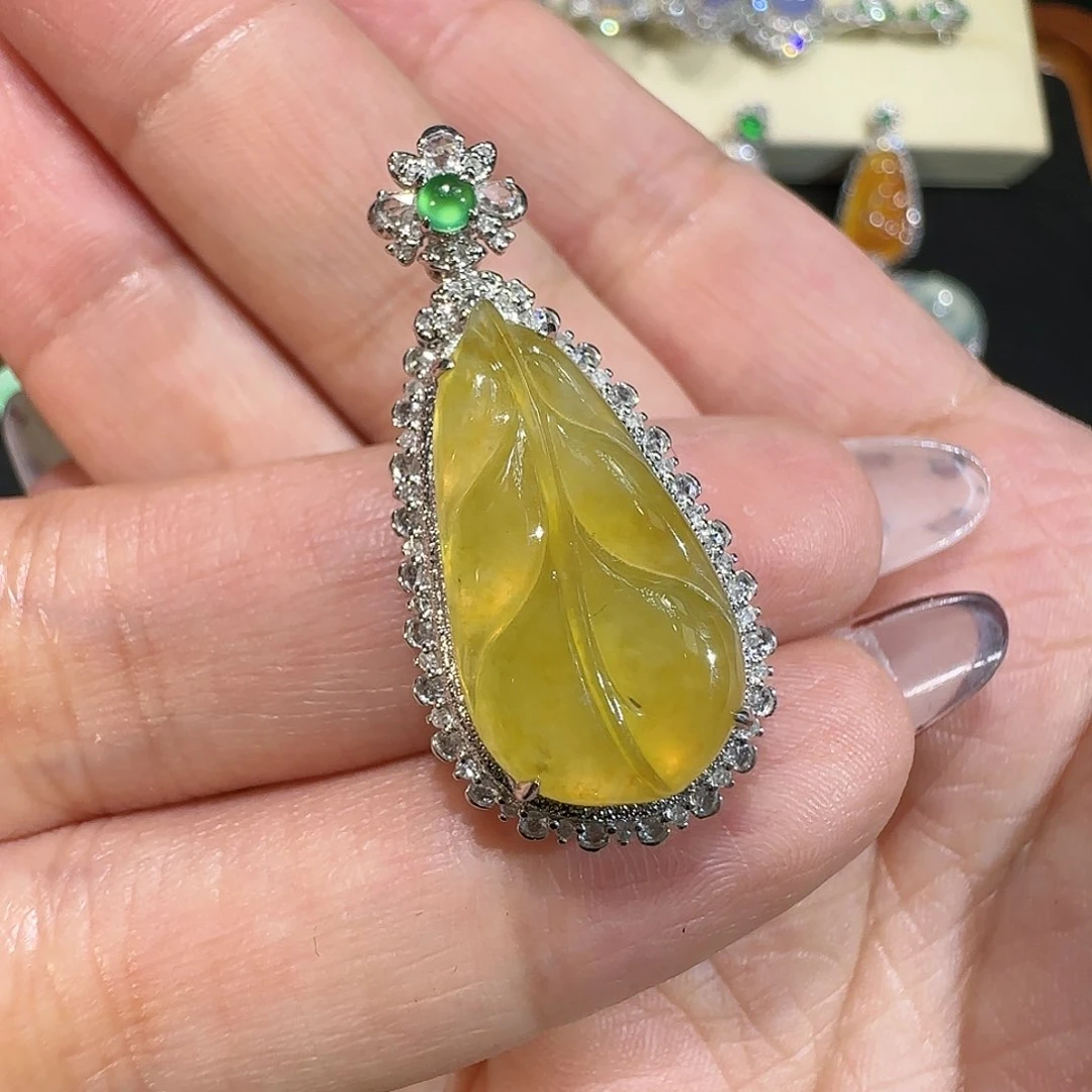 【闪购商品】颈饰18K金镶嵌翡翠