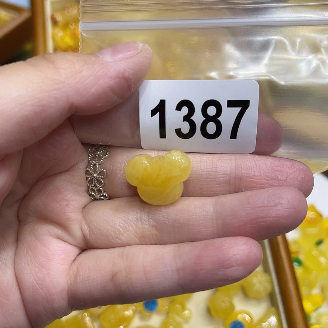 琥珀未镶嵌颈饰蜜蜡