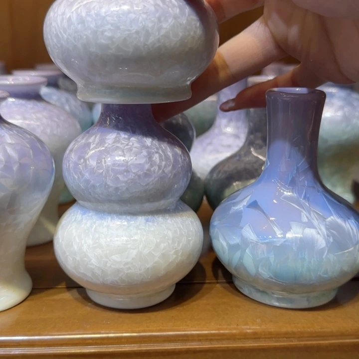 池***－两个花瓶鲜花插不一样