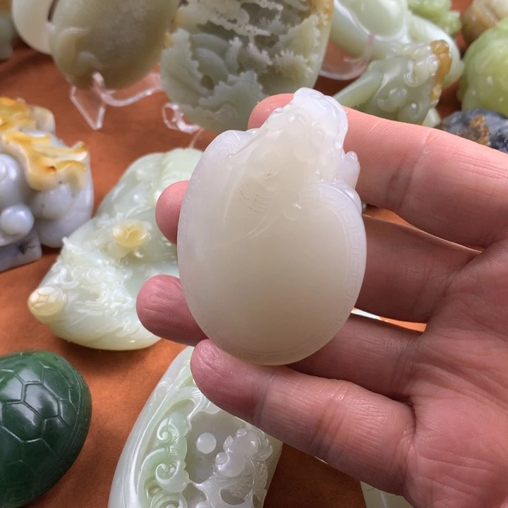 未镶嵌和田玉挂件绿****哥