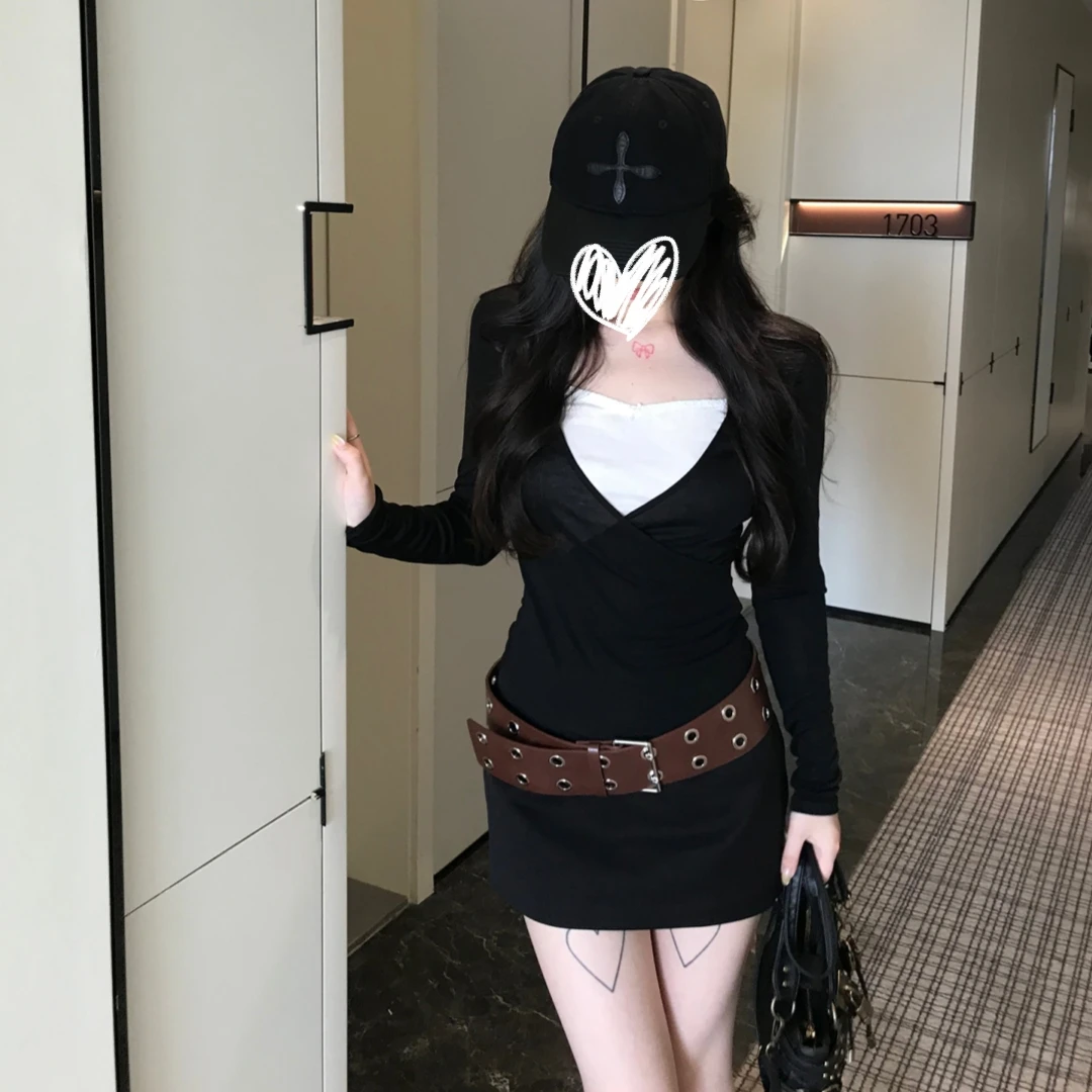 艺等YIDENG黑色V领假两件长袖t恤女2025早秋新款显瘦内搭打底上衣