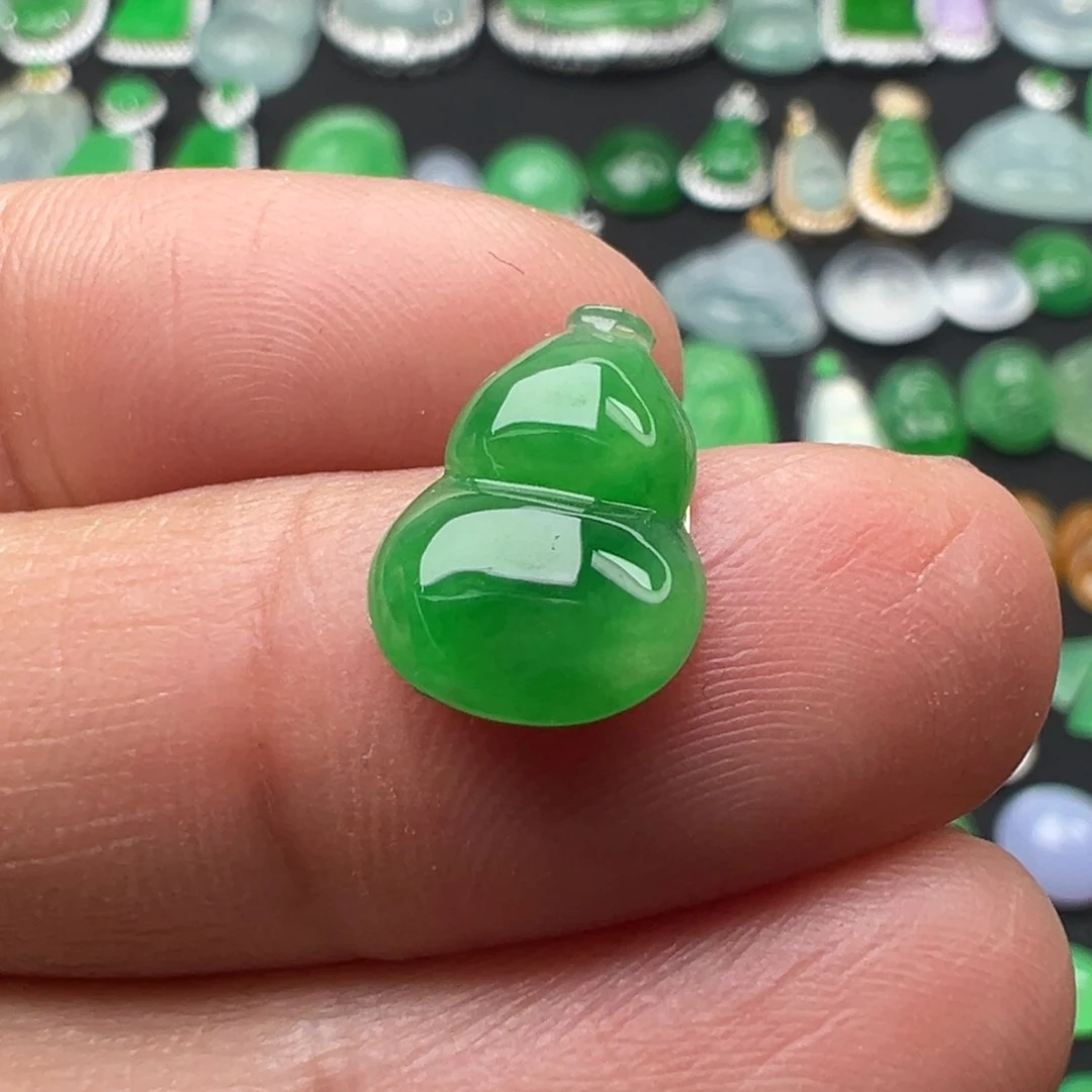 翡翠颈饰未镶嵌高****器葫芦