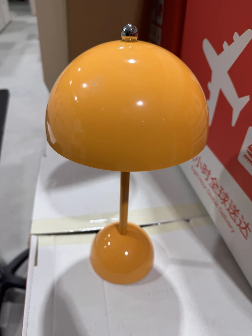 北欧设计师蘑菇台灯创意丹麦复古卧室床头高级感充电触摸花苞台灯