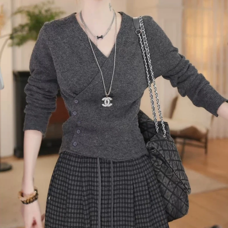 2025秋冬设计感V领交叉修身显瘦长袖针织衫百搭打底上衣LK2507332