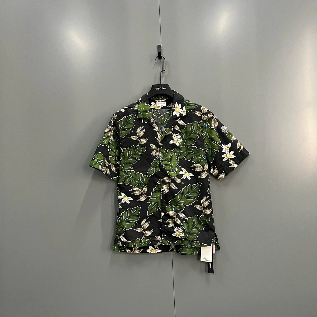 99新 MONCLER jp1222 蒙口 夏威夷风格短袖衬衫 M码 700210