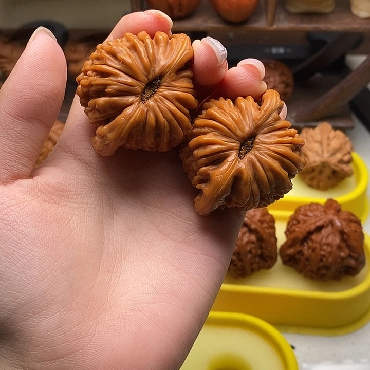 是***️文玩核桃吊坠核桃