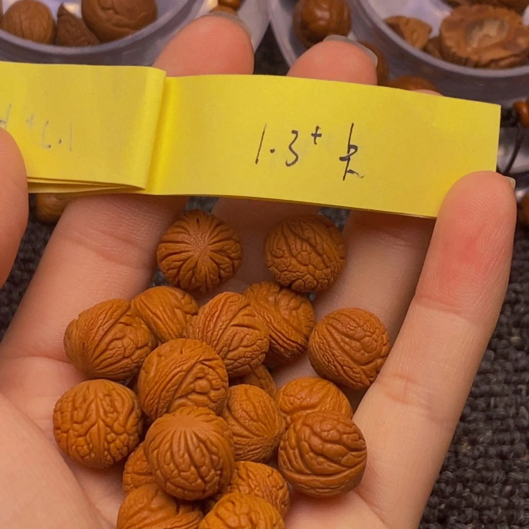 秦岭山脉龙纹桃核。18
