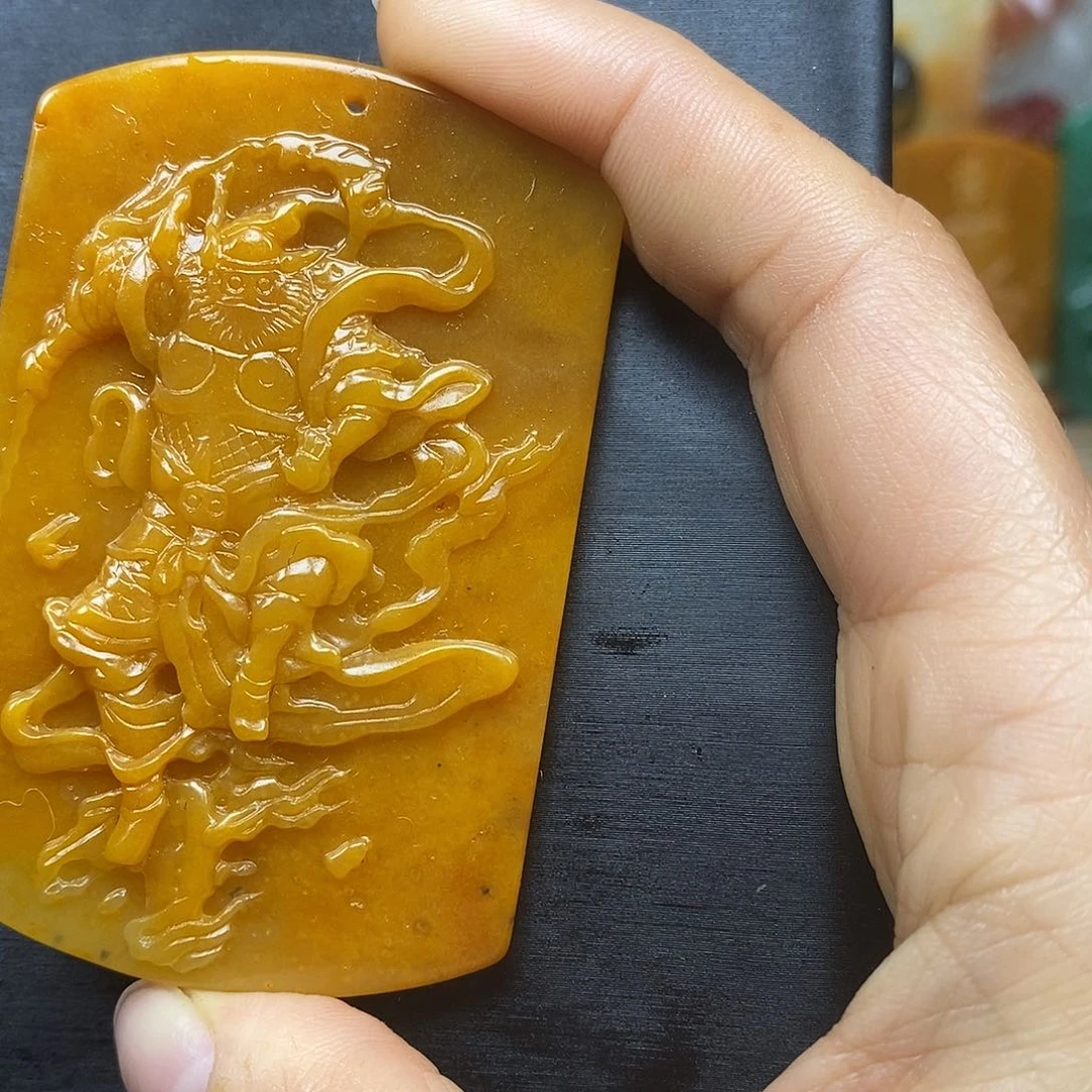 石英质玉（黄龙玉）颈饰未镶嵌