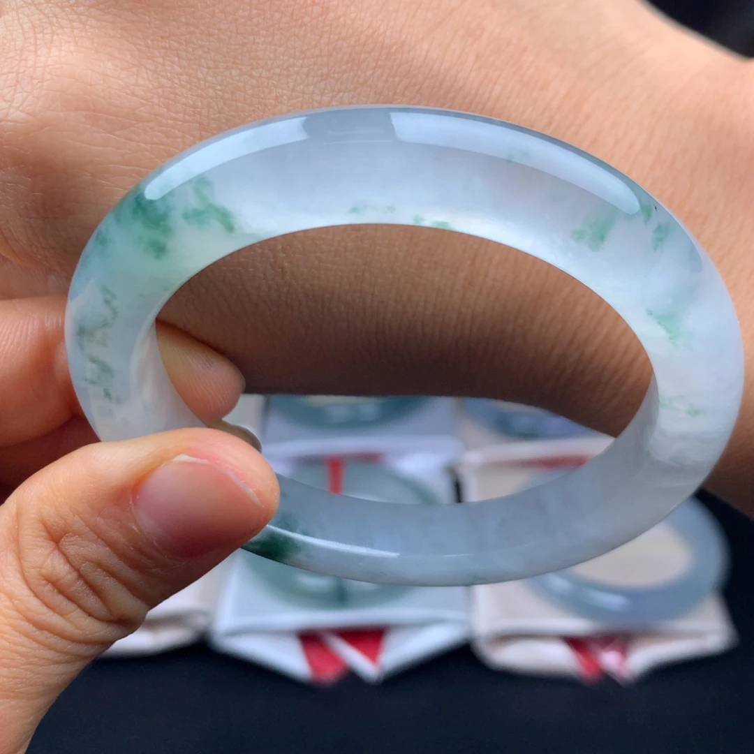 翡翠未镶嵌手镯冰飘花起光