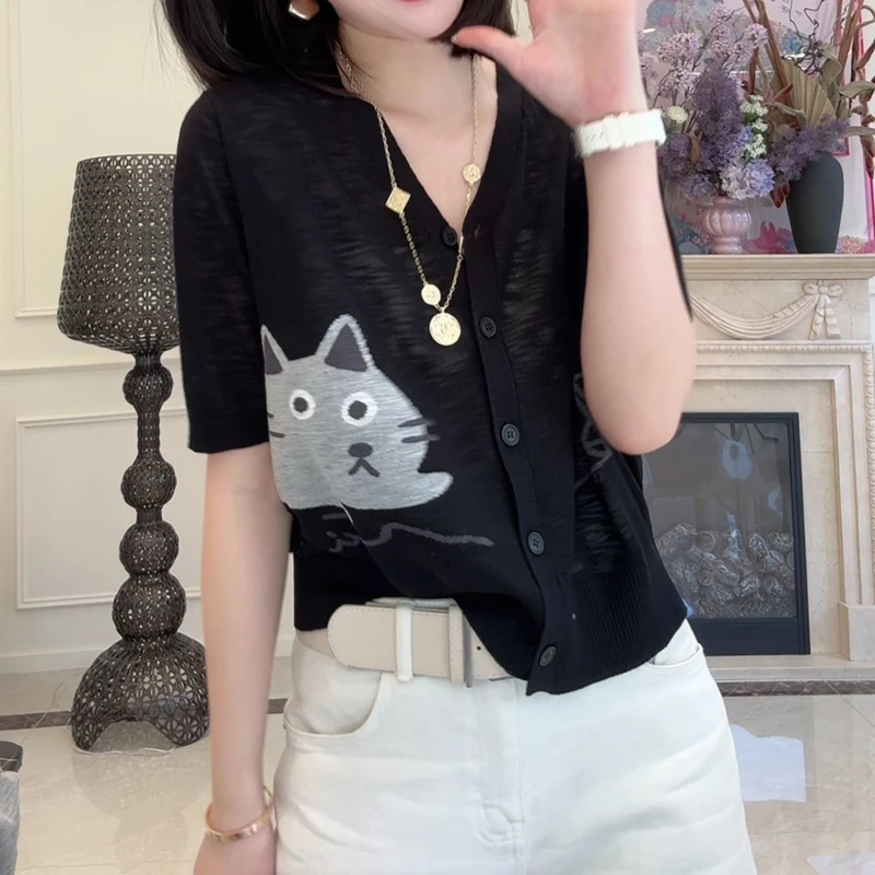 大码女装韩版冰丝薄款短袖上衣夏季洋气减龄小猫咪V领针织开衫