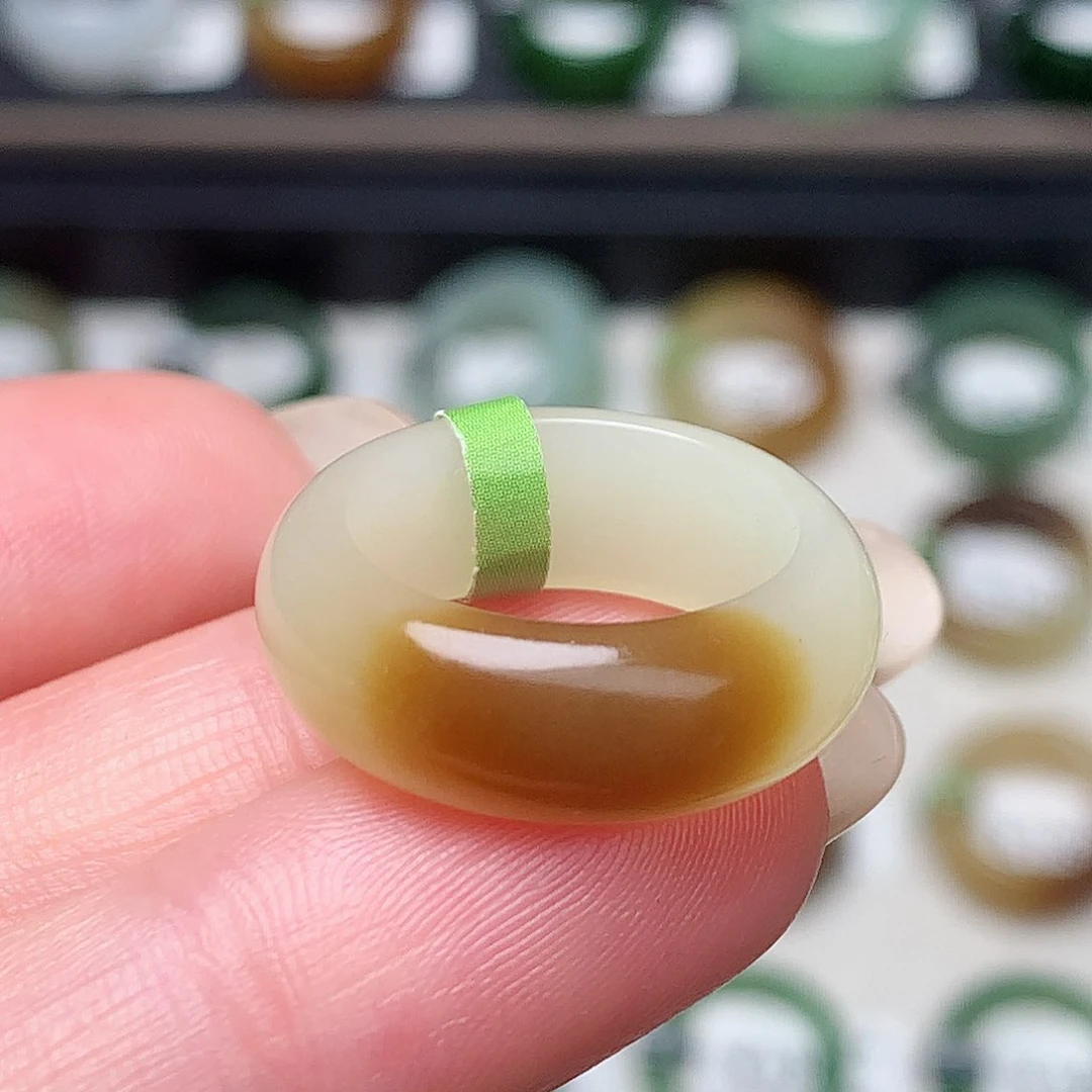 未镶嵌戒指和田玉