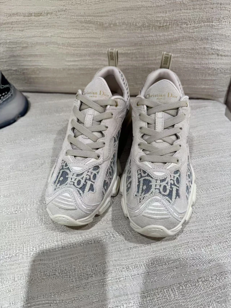 全新未使用 DIOR/迪奥 dior 刺绣白色运动鞋