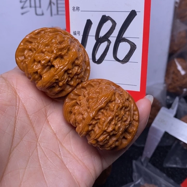 文玩核桃把件憨*186，42白狮子色差