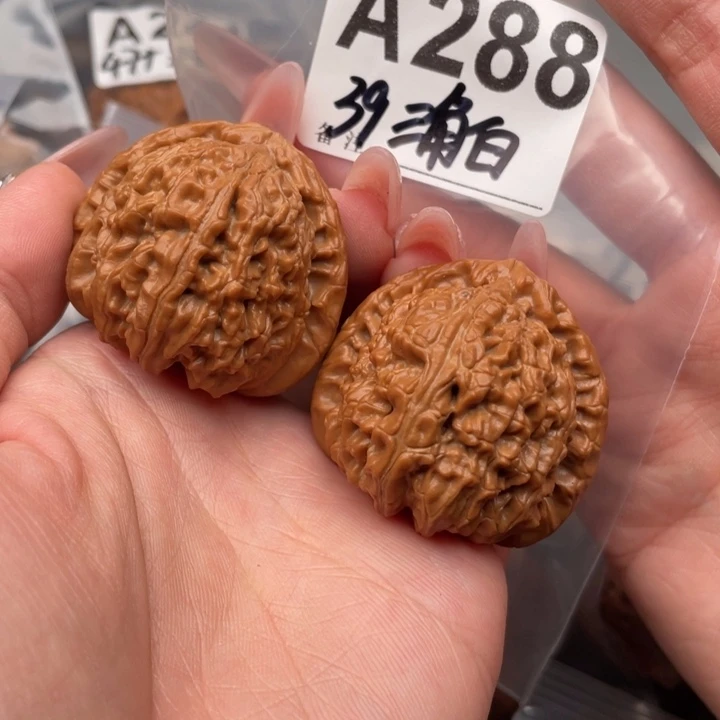 39全品三角白文玩核桃