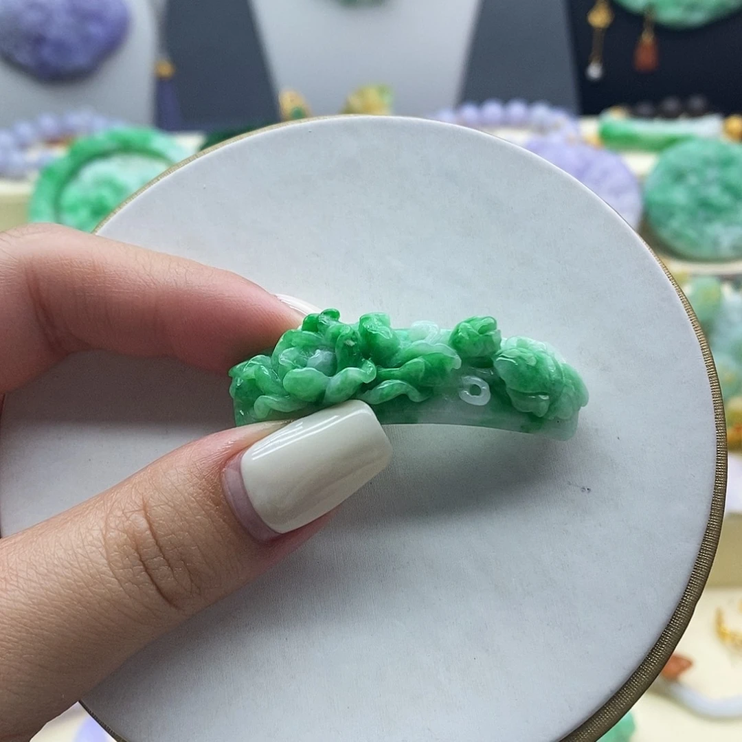 在***方翡翠未镶嵌手镯手牌