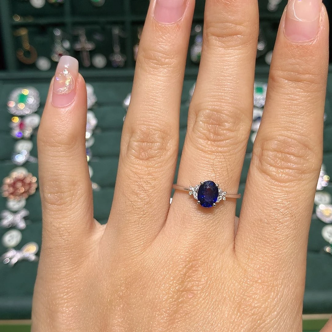 蓝宝石戒指铂Pt850镶嵌