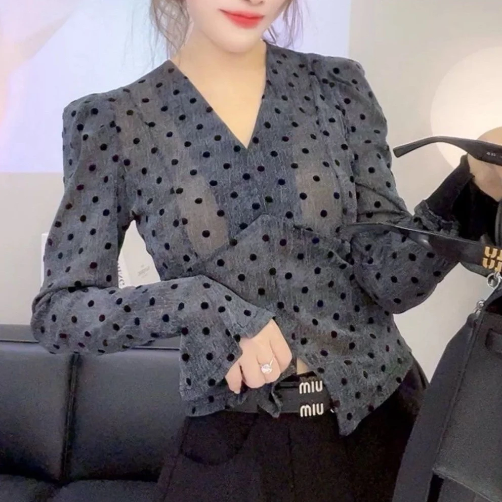 法式气质扭结波点长袖T恤设计喇叭修身2025秋季新款显瘦上衣