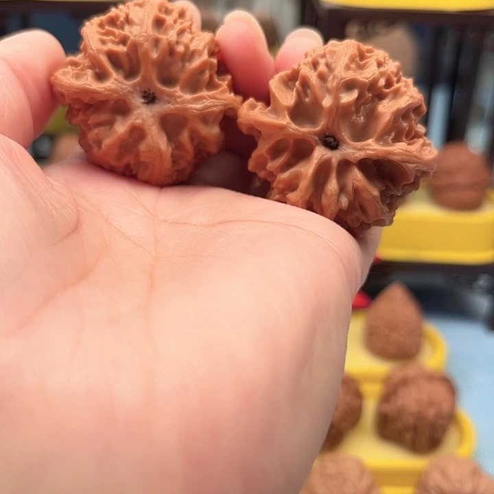 用***5吊坠文玩核桃khgbkhnm