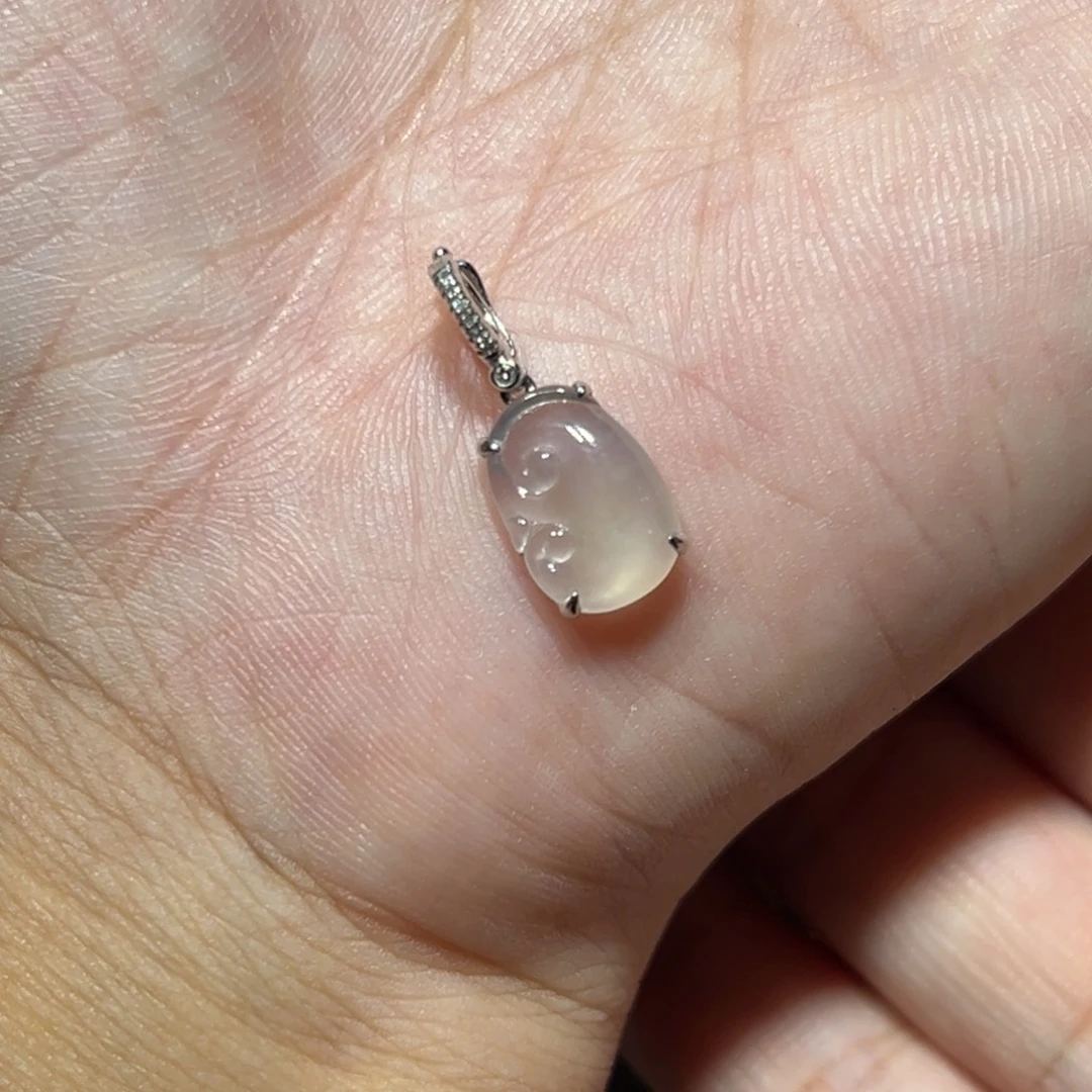 芒***果翡翠18K金镶嵌颈饰