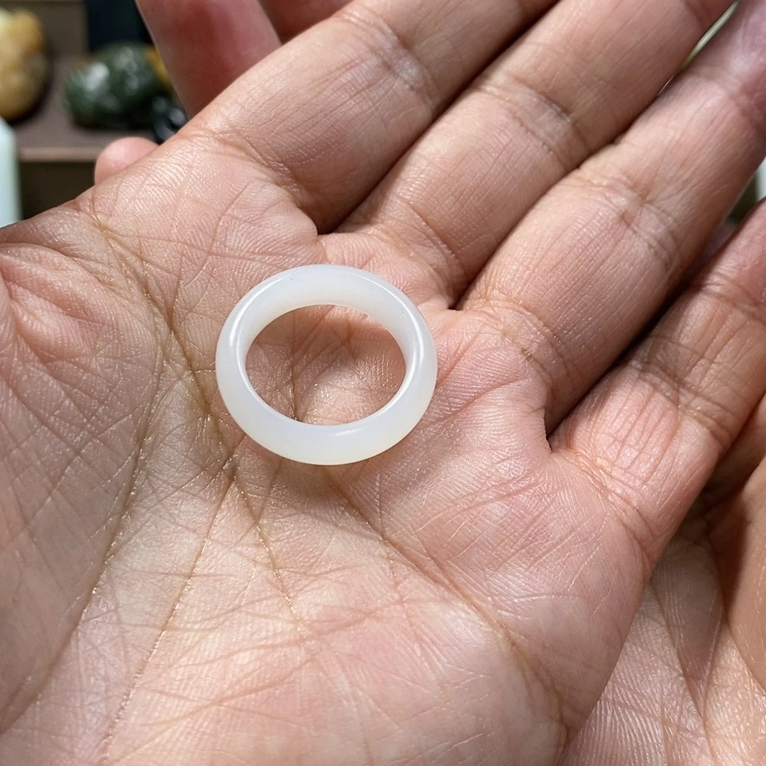 房***徐和田玉未镶嵌颈饰