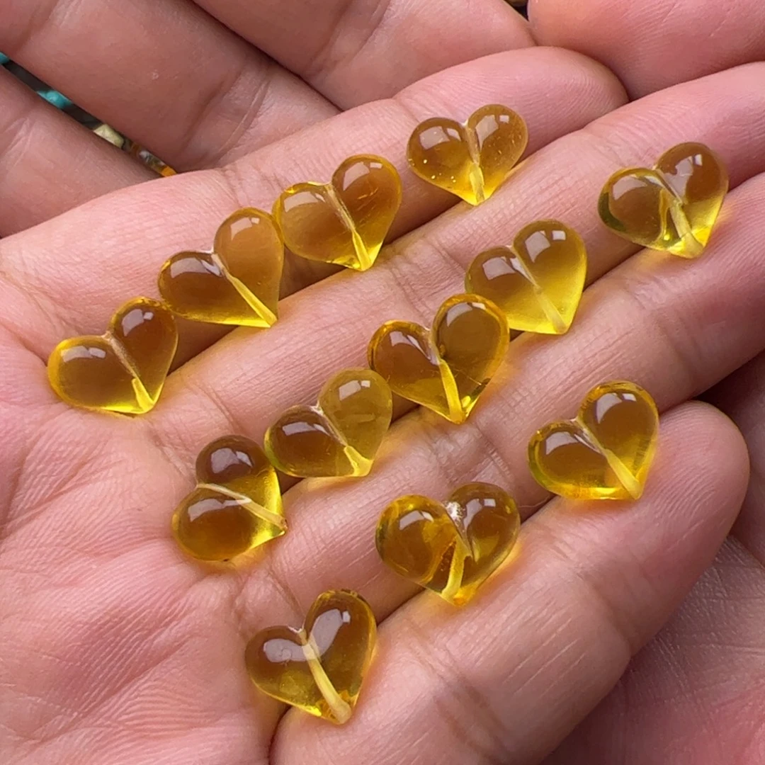 未镶嵌琥珀裸石屁桃爱心发一个