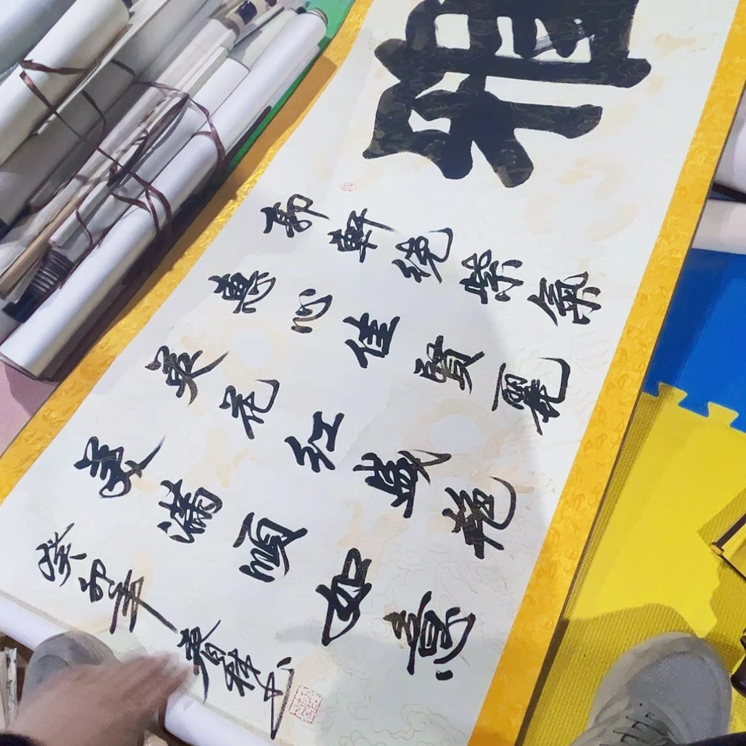 摆件，破损，水渍，轴坏都是正常