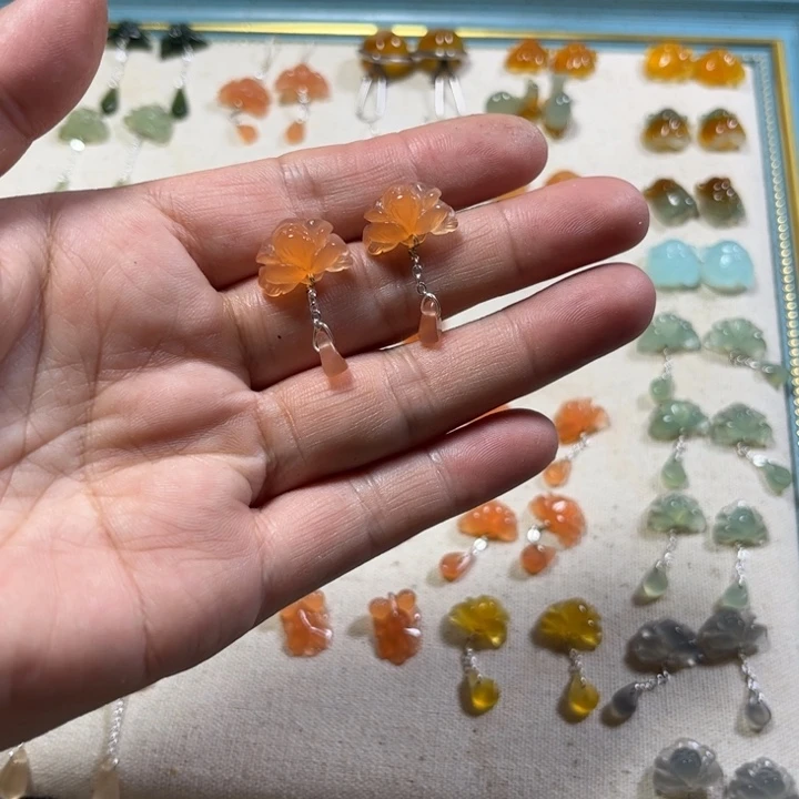 蛇纹石玉合金耳饰