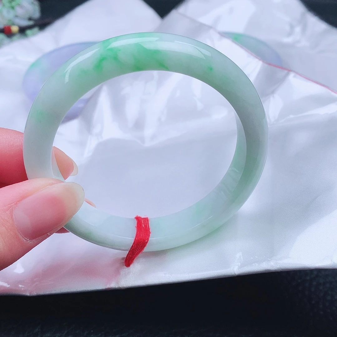 翡翠未镶嵌手镯。。