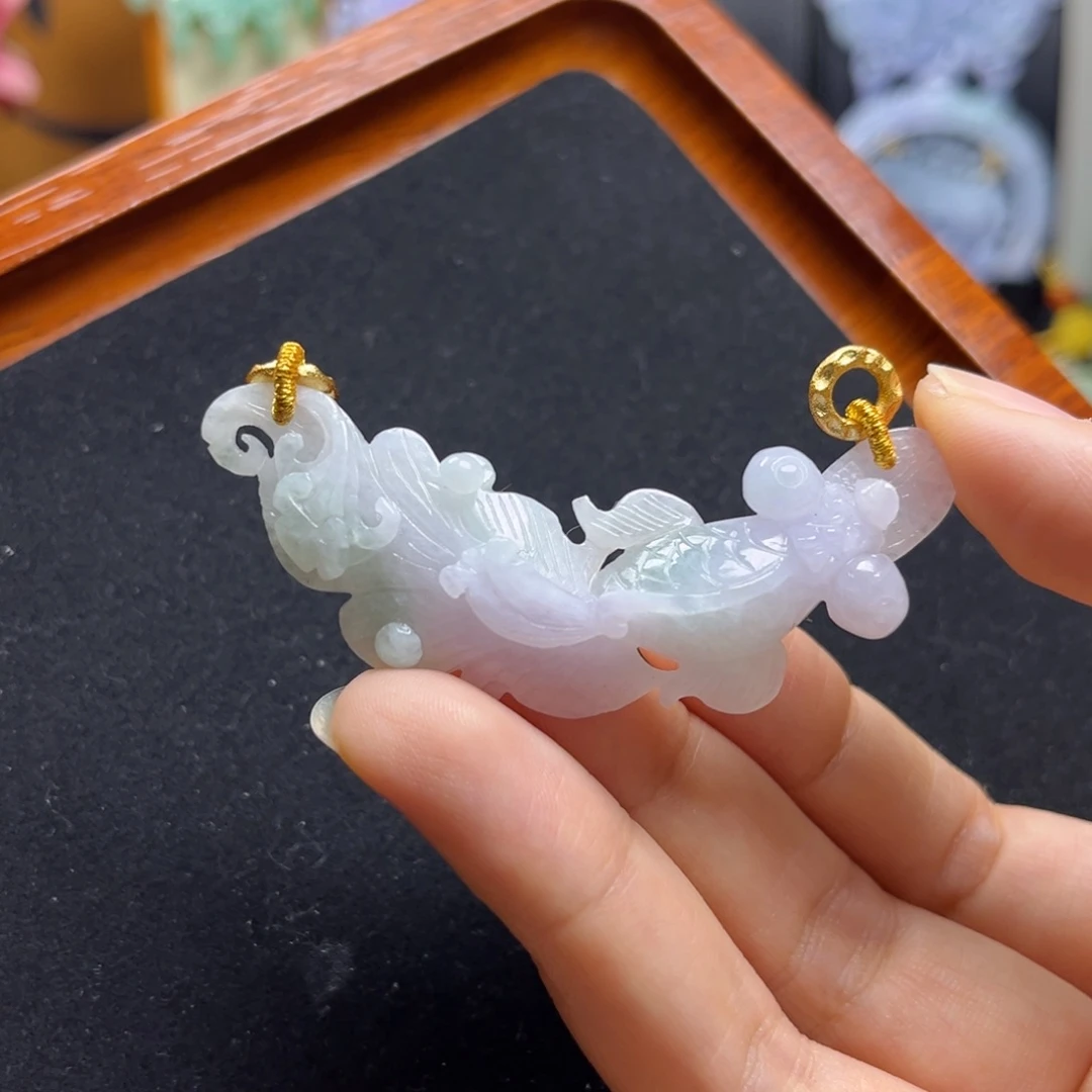 翡翠未镶嵌颈饰锦鲤