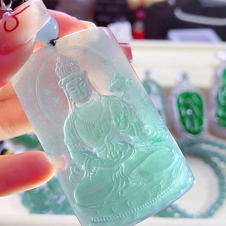 翡翠颈饰未镶嵌天然
