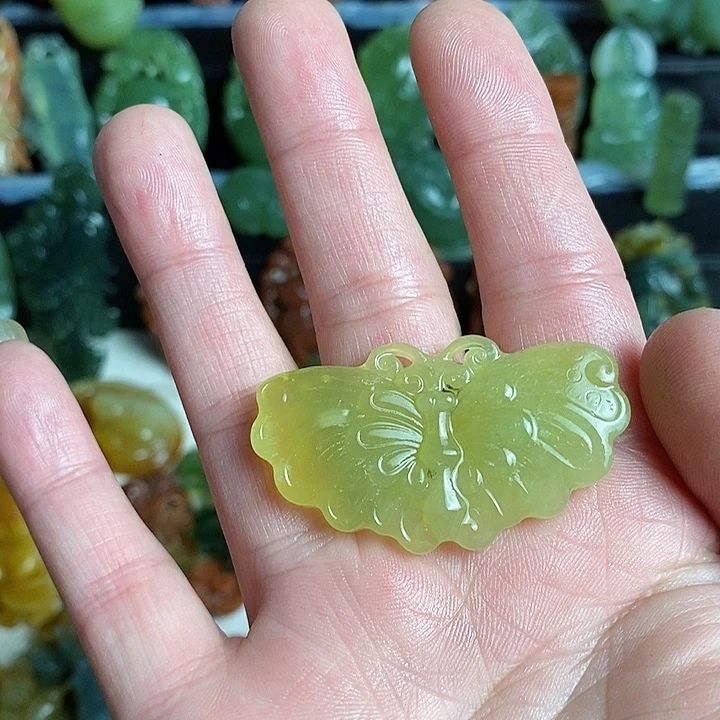 未镶嵌蛇纹石玉颈饰