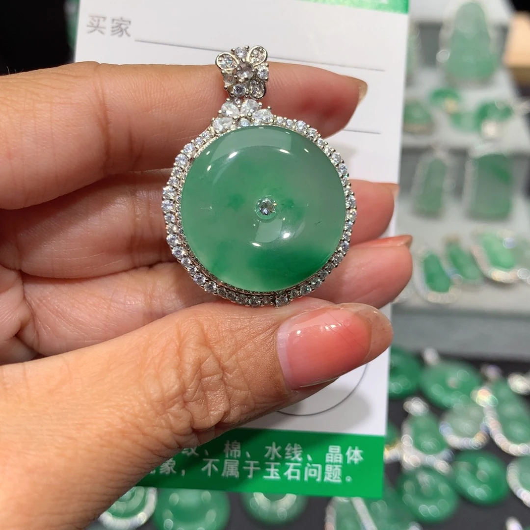 颈饰银S925镶嵌石英质玉（非洲翠）