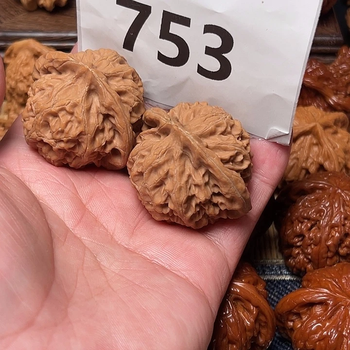 爱***/桃核把件宫灯。边41。 753