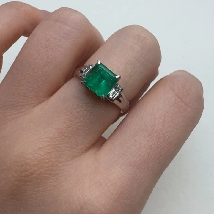 祖母绿戒指未镶嵌