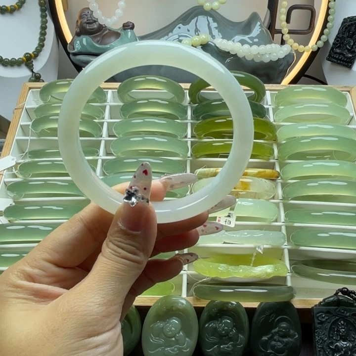 z***成岫玉未镶嵌手镯岫玉