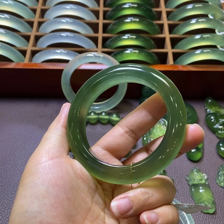蛇纹石玉未镶嵌手镯56