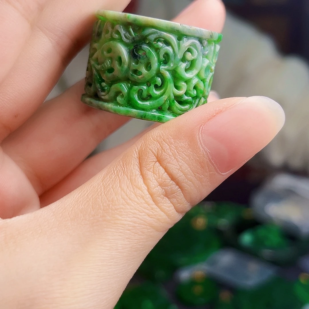 颈饰未镶嵌翡翠多样性