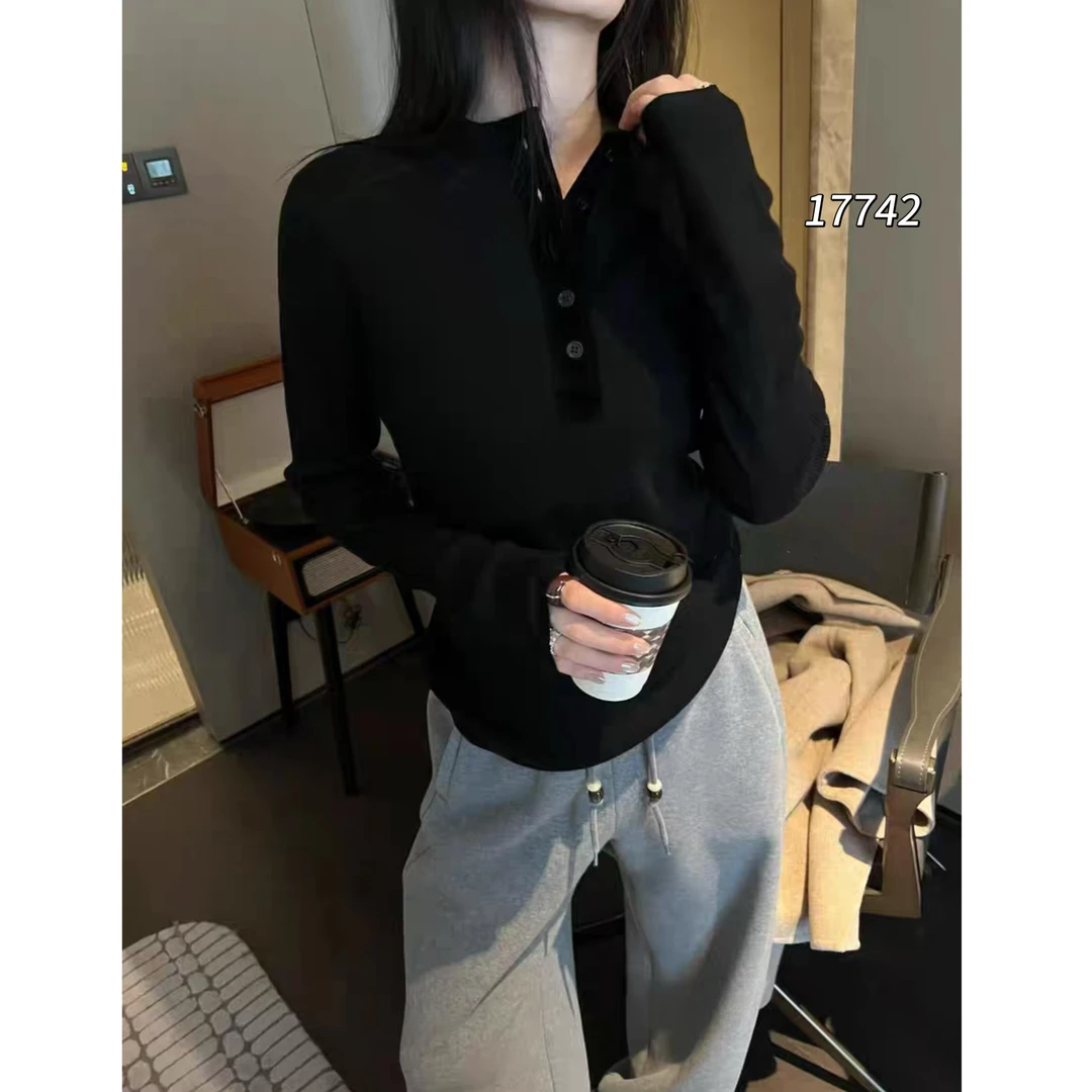 17742 WANGDAN（部无水洗唛介意慎拍)亨利领丝绒拼接针织衫