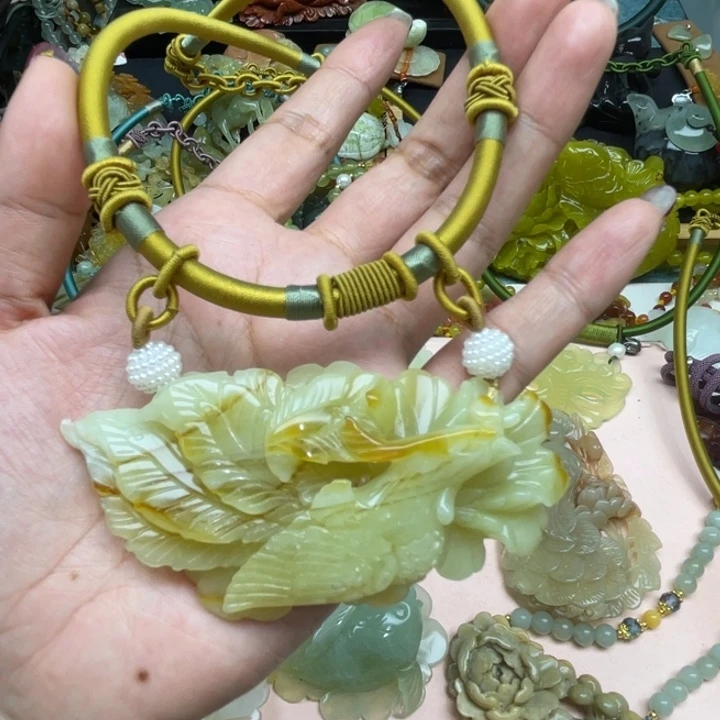 紫***迷蛇纹石玉未镶嵌颈饰