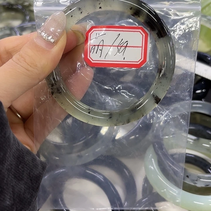 萌****蛇纹石玉未镶嵌手镯