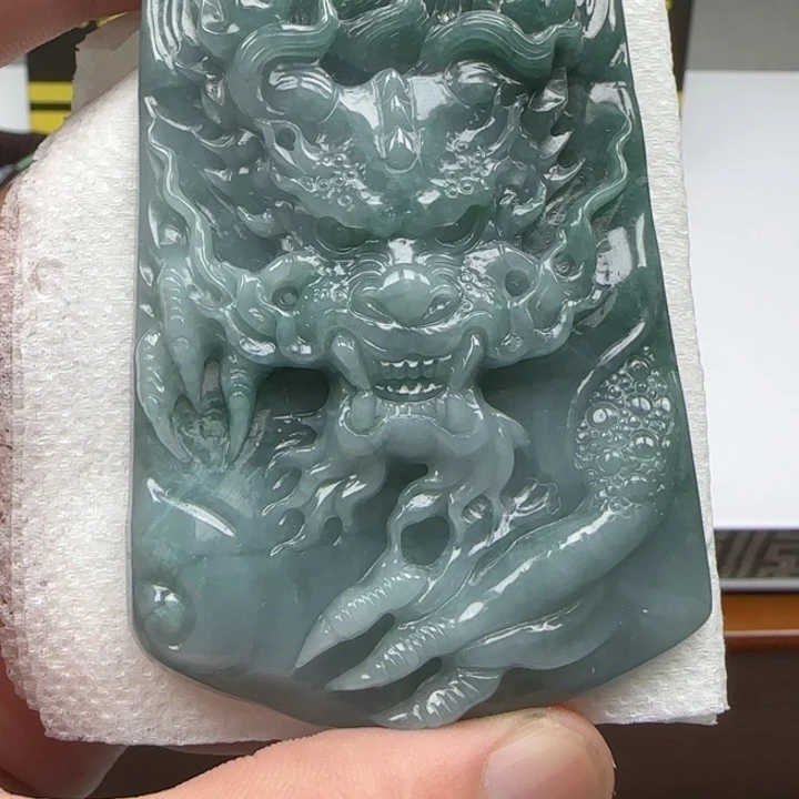 翡翠颈饰未镶嵌龙牌